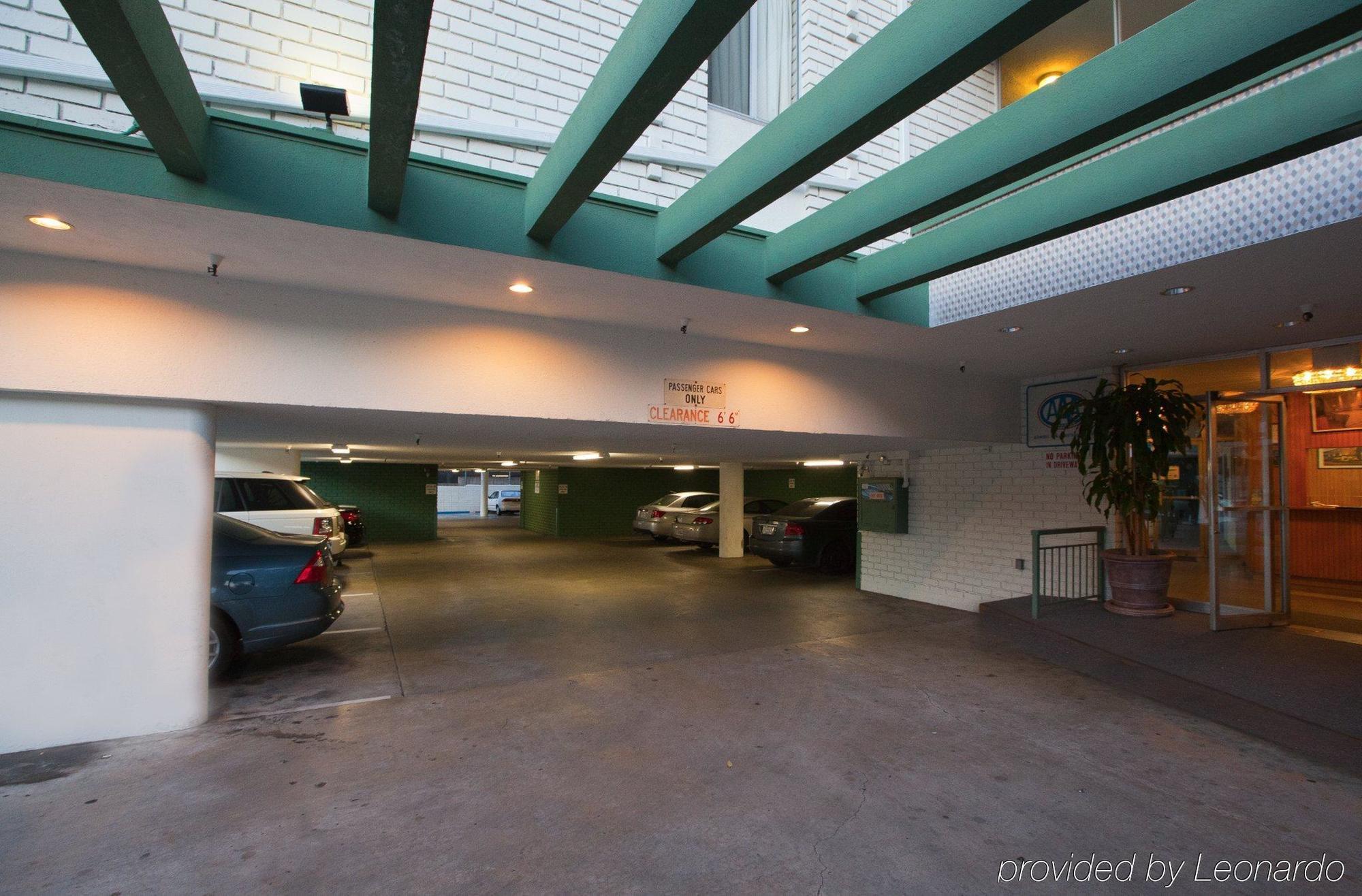 Dunes - Wilshire Hotel 2*