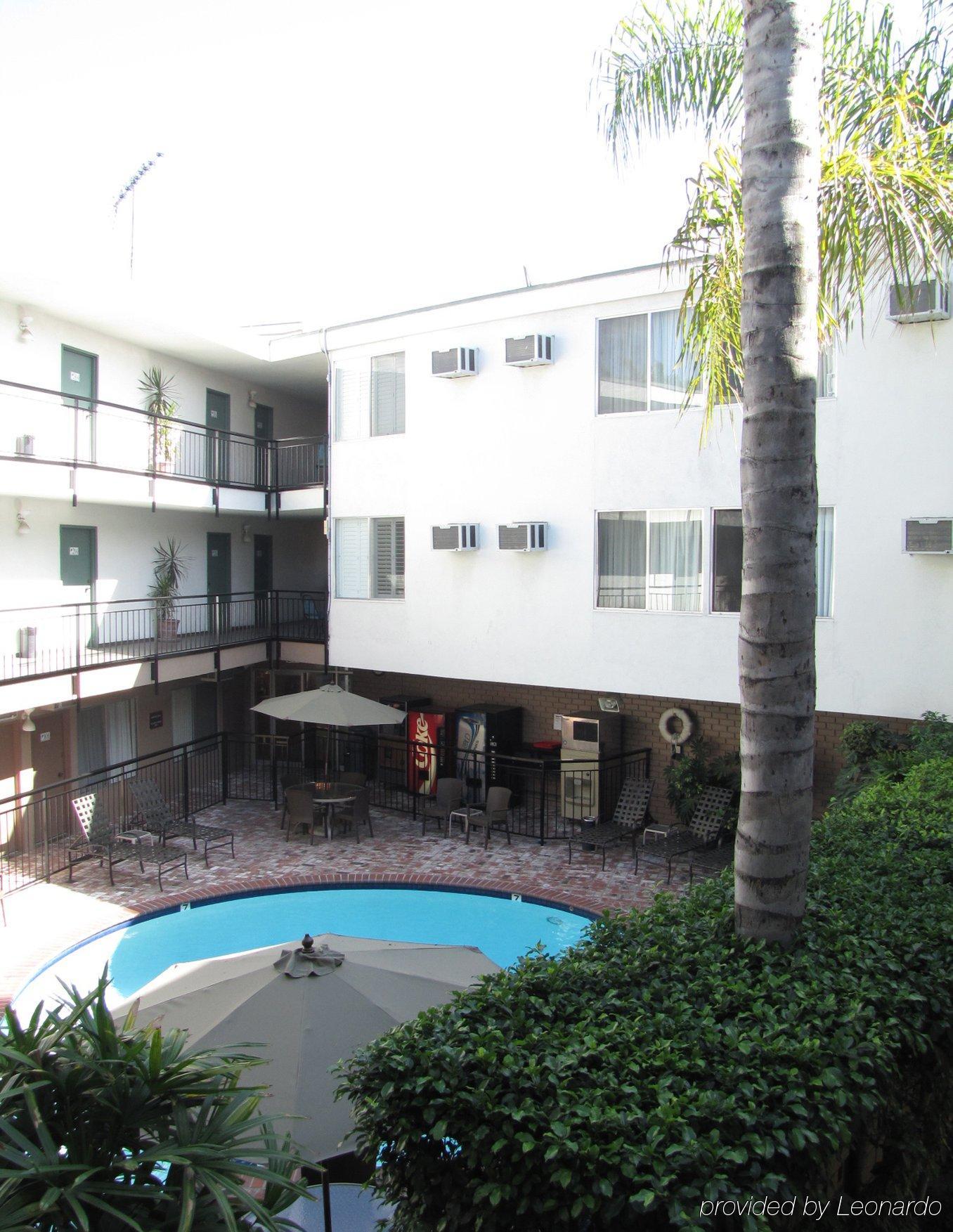 Dunes - Wilshire Hotel