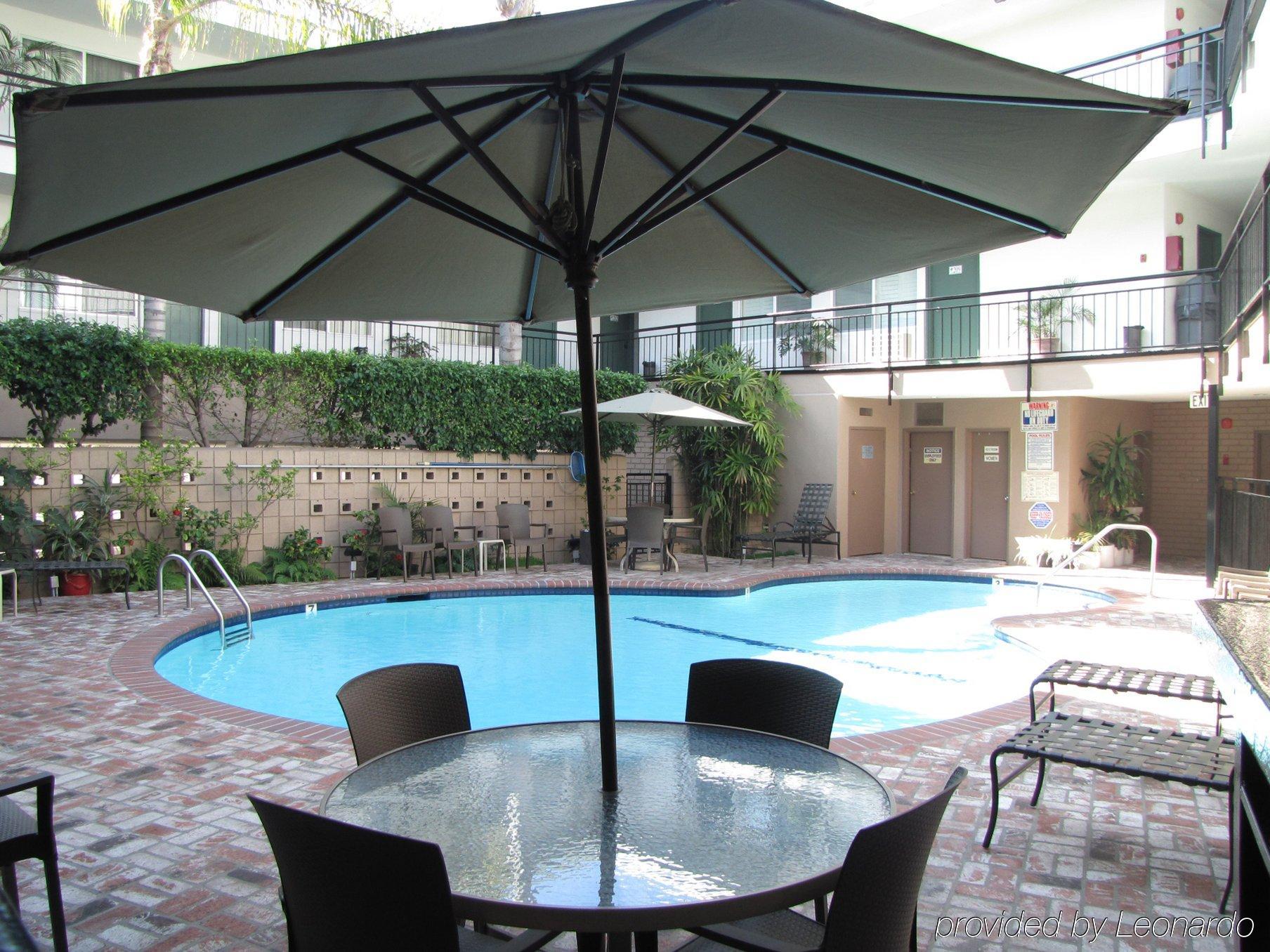 Dunes - Wilshire Hotel 2*