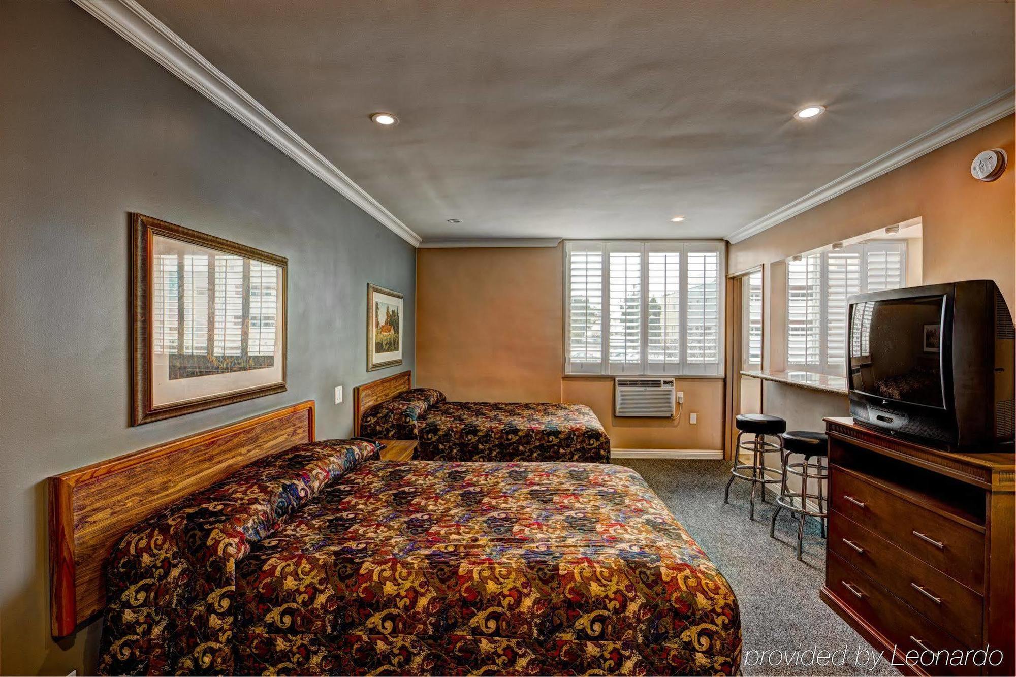 Dunes - Wilshire Los Angeles